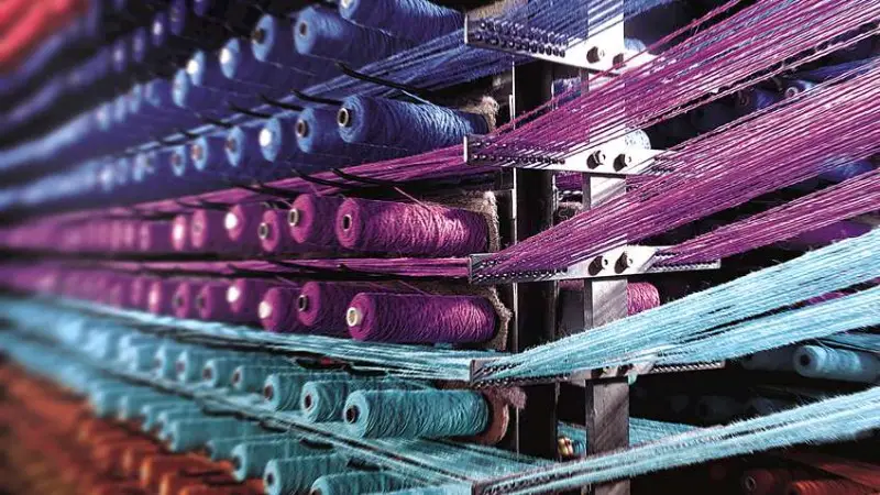 MultiColored_Spools_of_Yarn-photograph_848w477h